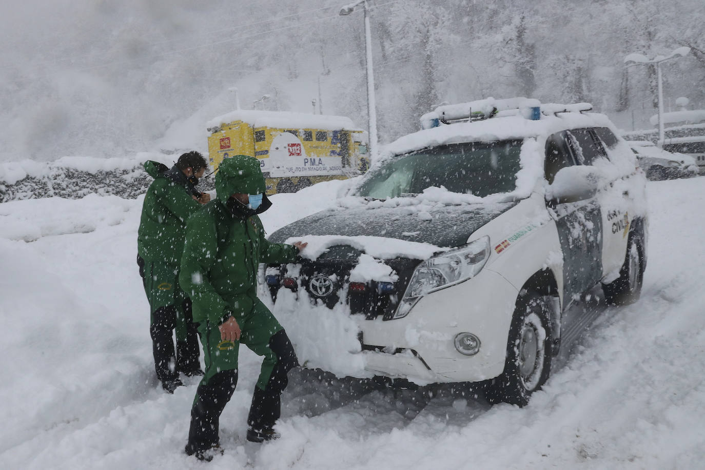 El temporal de nieve impide continuar la búsqueda en San Isidro