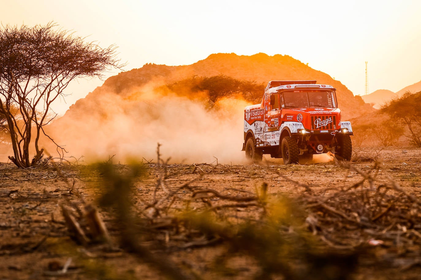 Dakar 2021: belleza y espectáculo en el desierto de Arabia