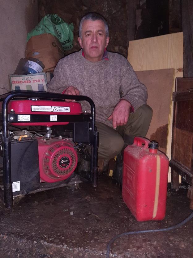 Los vecinos de La Prohida, ocho años de batalla por la luz