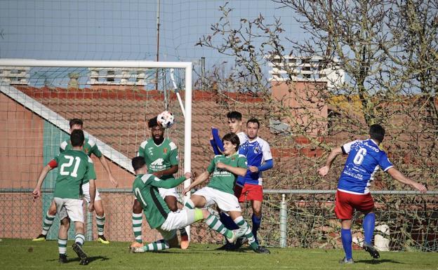 El Llanes suspende los entrenamientos tras detectar una docena de positivos en covid-19 en los test de antígenos