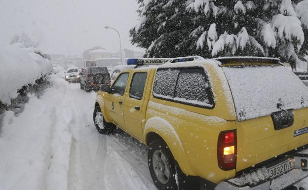 Emergencias espera reanudar mañana la búsqueda del operario de la quitanieves aún desaparecido