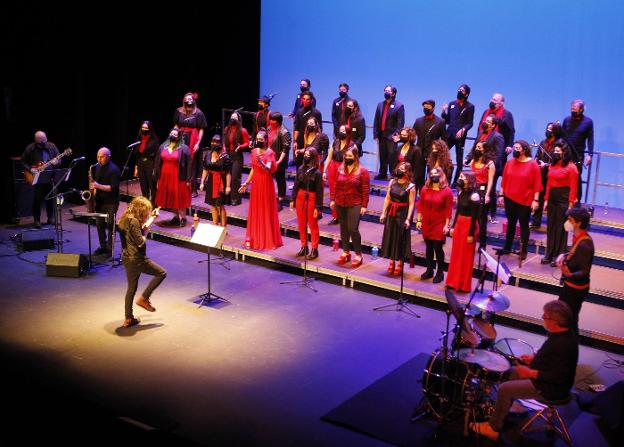 El Coro Joven de Gijón brilla en el Jovellanos con Adele y Lady Gaga