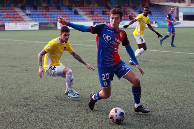 Bussmman frena al Langreo y estira la racha del Lealtad