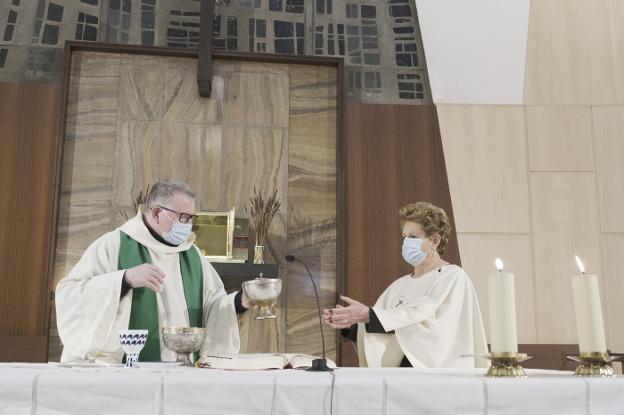 Ministras laicas de la eucaristía