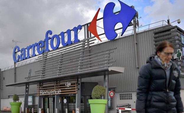 La canadiense Couche-Tard negocia la compra de Carrefour