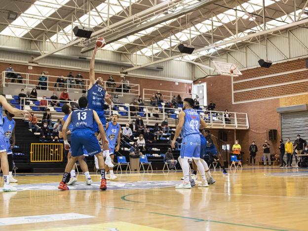 La afición volverá a animar al Liberbank en las gradas de Pumarín