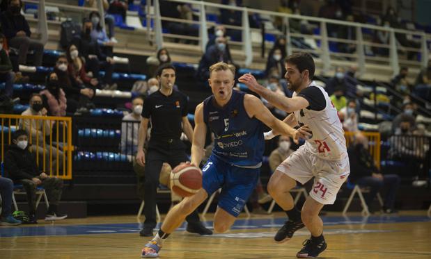 Triunfo del Liberbank Oviedo en la vuelta de la afición a Pumarín