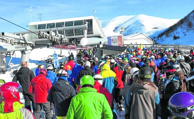 El aluvión de peticiones colapsa la venta por internet de forfaits en Pajares