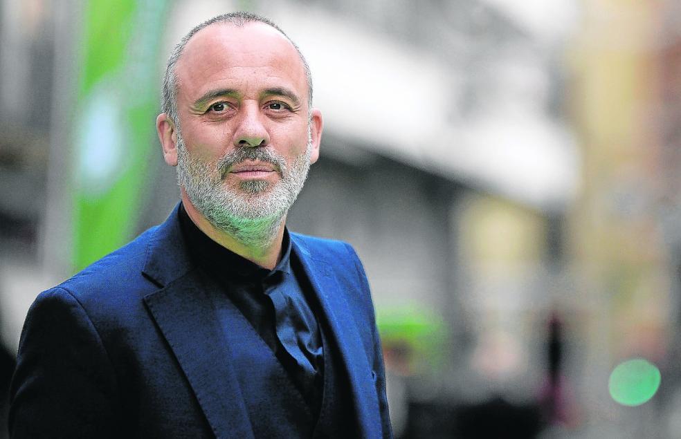 Javier Gutiérrez: «Me alarma mucho que nos inoculen ese veneno de estar siempre en guerra»