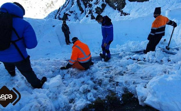 Hallan un rastro de sangre en la zona del alud de San Isidro