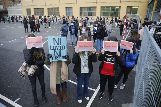 Clases «imposibles» en Laviana a cinco grados bajo cero