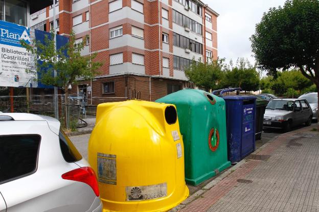 El Ayuntamiento de Castrillón estudia suspender a los negocios la tasa de basuras durante un mes