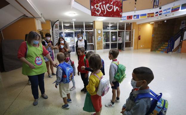 Educación se compromete a visitar los centros de Gijón con deficiencias
