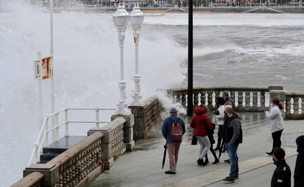 Llega 'Gaetan', la nueva borrasca que pone a Asturias en alerta por viento y oleaje