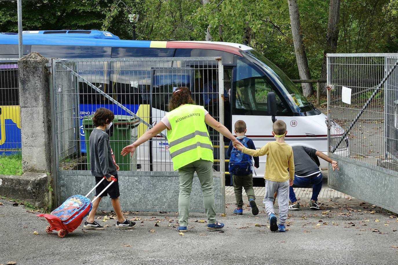 IU llevará al Defensor del Pueblo el «desastre» del transporte escolar