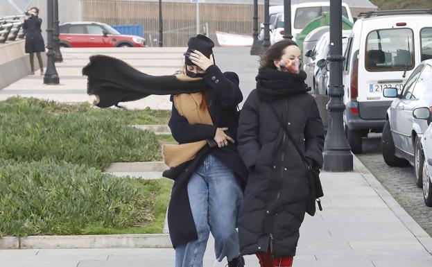 Una sucesión de borrascas dejará lluvias, fuertes vientos y oleaje hasta el martes