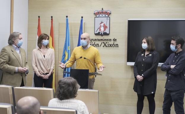 La oposición pide en bloque un consejo extraordinario de Divertia por el FICX