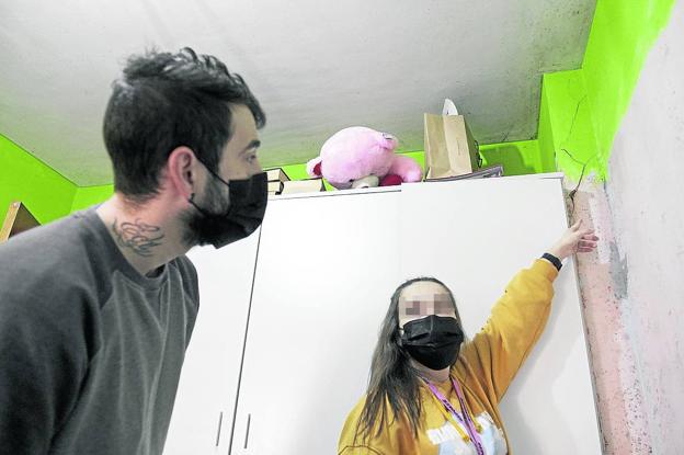 Vipasa deja en manos de los vecinos resolver los problemas del piso de los hermanos de La Calzada