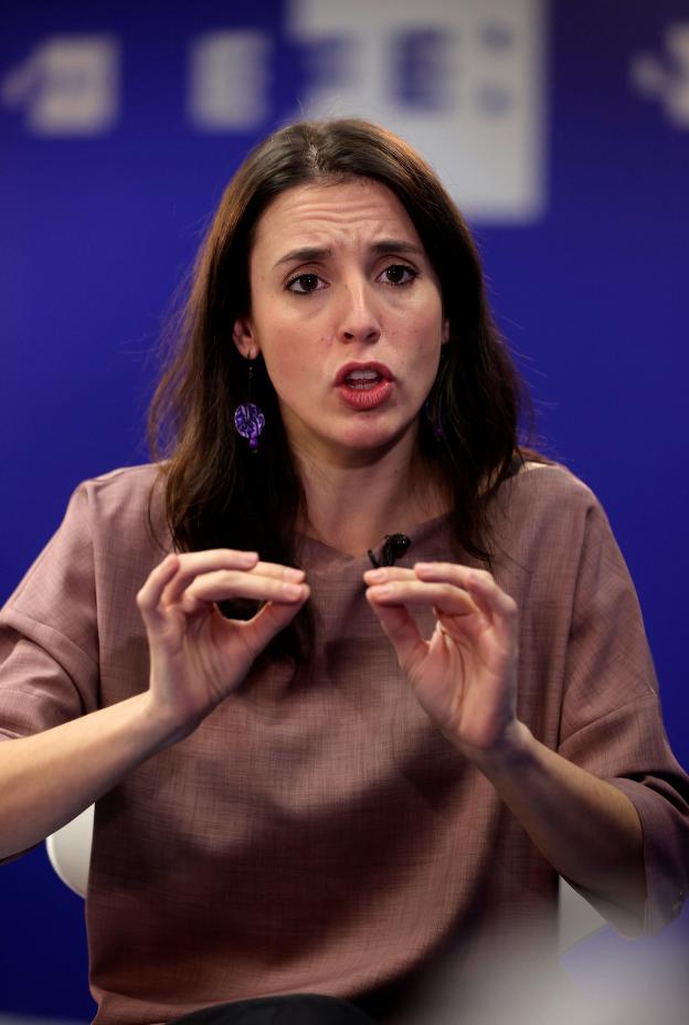 Una red de feministas pide la dimisión de Irene Montero y critica su gestión