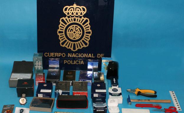 Detenido tras asaltar a martillazos dos comercios de El Llano en Gijón