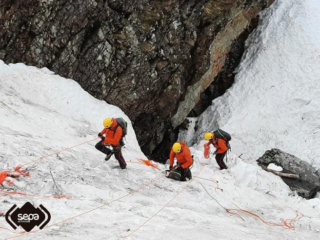 Bomberos y Guardia Civil acometen en San Isidro «un sondeo minucioso»