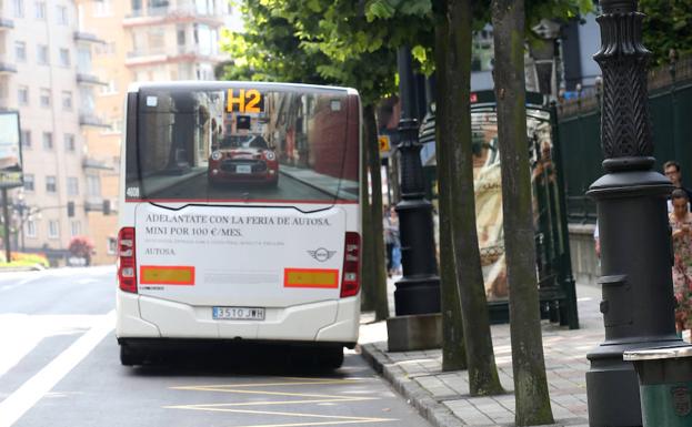 La calle Toreno de Oviedo mantendrá su carril bus