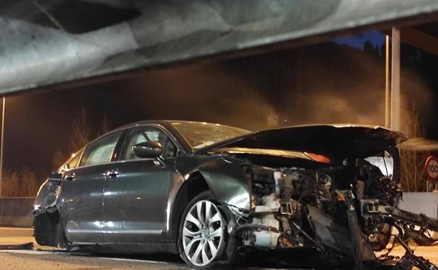 Espectacular accidente en el corredor del Nalón a la altura de Riaño