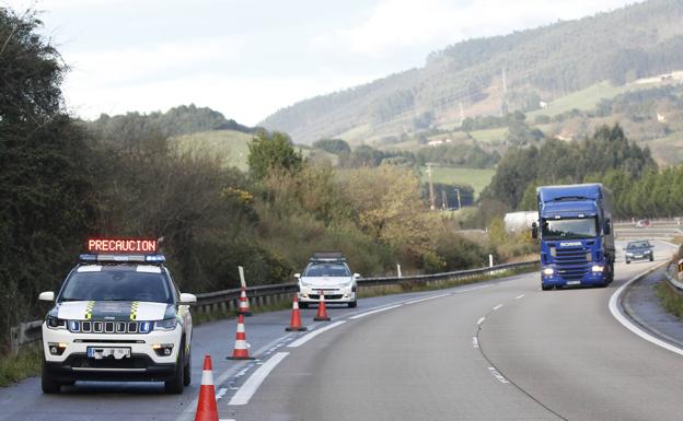 Herido de gravedad un motorista en un accidente en la autopista 'Y'