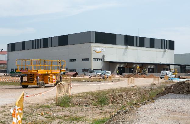 Amazon fija un plazo de tres años para completar la plantilla