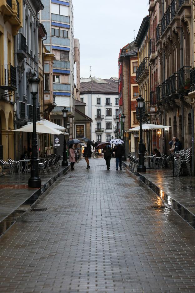 Los hosteleros de Avilés lamentan la «improvisación de las medidas» y exigen «ayudas de forma inmediata»