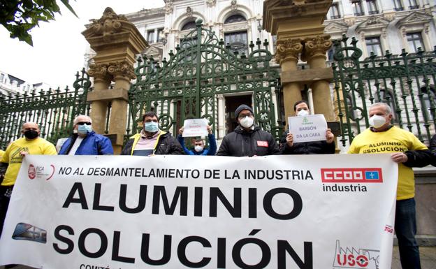La Junta reclama el rescate de Alu Ibérica y pide al Principado más acción en política industrial