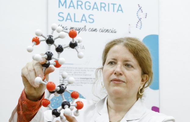 «Las niñas se entusiasman cuando ven que la ciencia es experimentar»