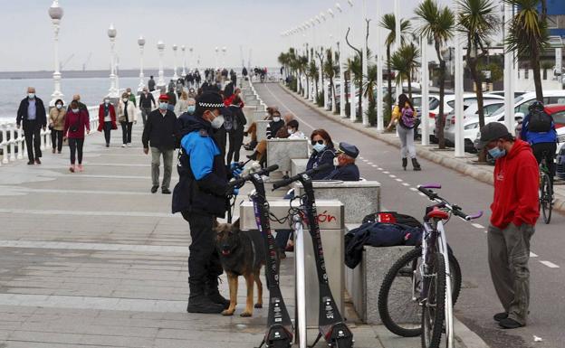 La Policía denuncia a 34 personas en Gijón por saltarse la normativa contra el covid 19