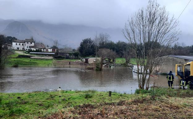 Las lluvias dejan inundaciones y cortes en la línea ferroviaria del Oriente