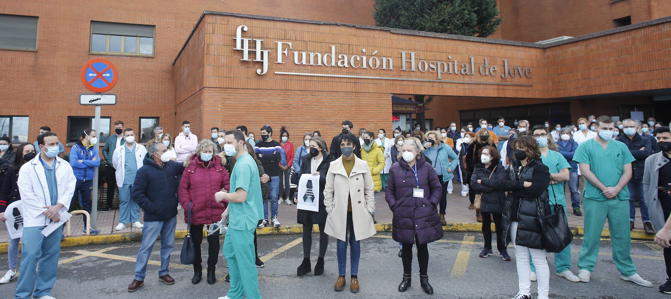 Homenaje en Jove a Pablo Riesgo, auxiliar de enfermería fallecido tras sufrir la covid