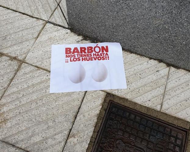 El ataque con huevos a la vivienda de Barbón en Laviana tensa aún más la relación entre PSOE y PP