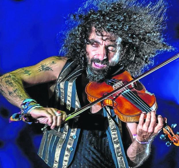 «En un garaje mugriento y lleno de ratas, bajo las bombas, lo único que nos alegraba era la música»