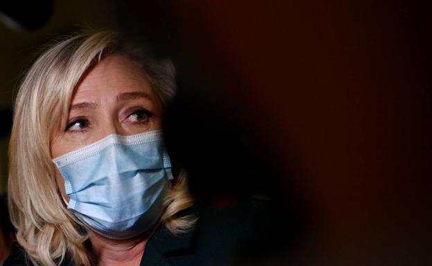 Marine Le Pen, juzgada por subir a Twitter ejecuciones yihadistas