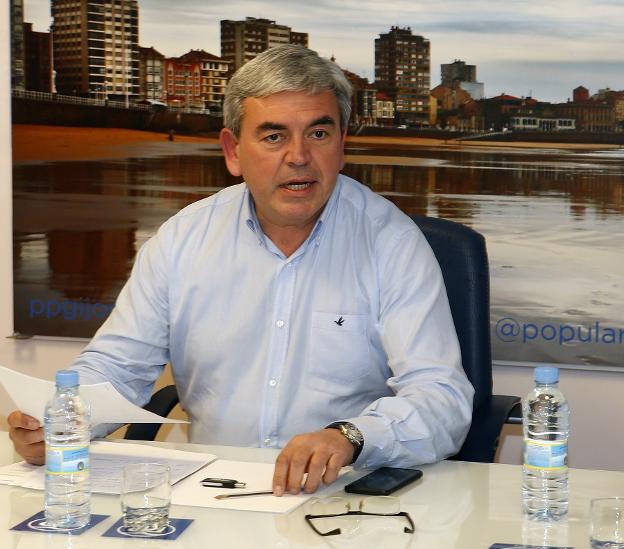Dos tercios de la junta local del PP fuerzan una intervención regional contra Marín