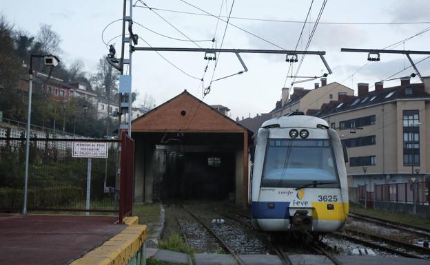 210.000 toneladas de balasto y 90.900 traviesas para la mejora del tramo ferroviario Gijón-Laviana