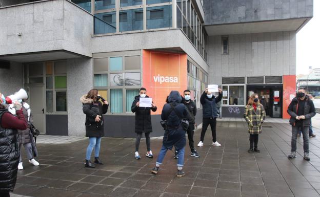 El Principado promete 2,9 millones para mejorar las viviendas de Vipasa de la calle Xuaco el de Sama, en Oviedo