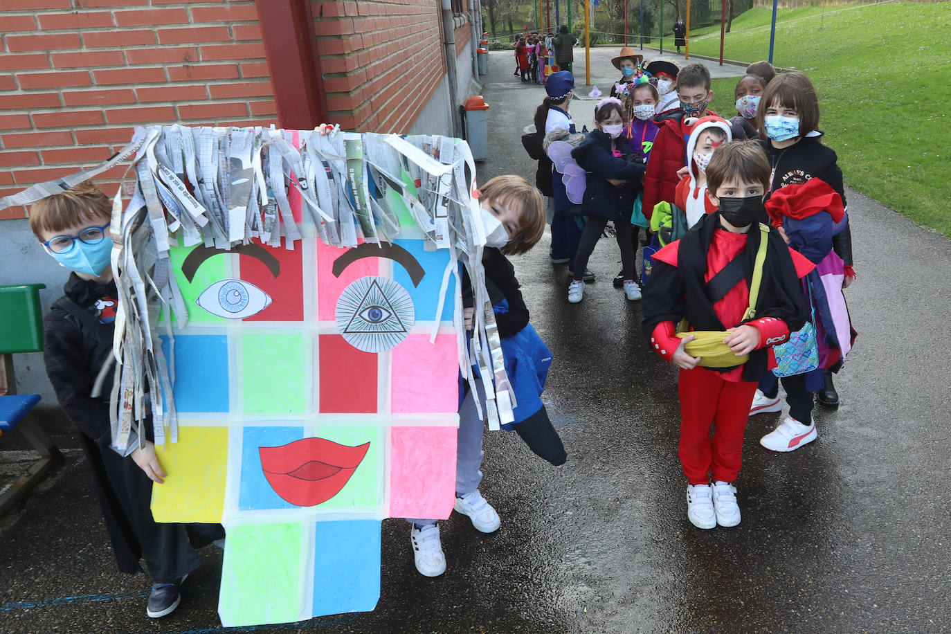 Los más pequeños de Avilés llevan el Antroxu a las aulas