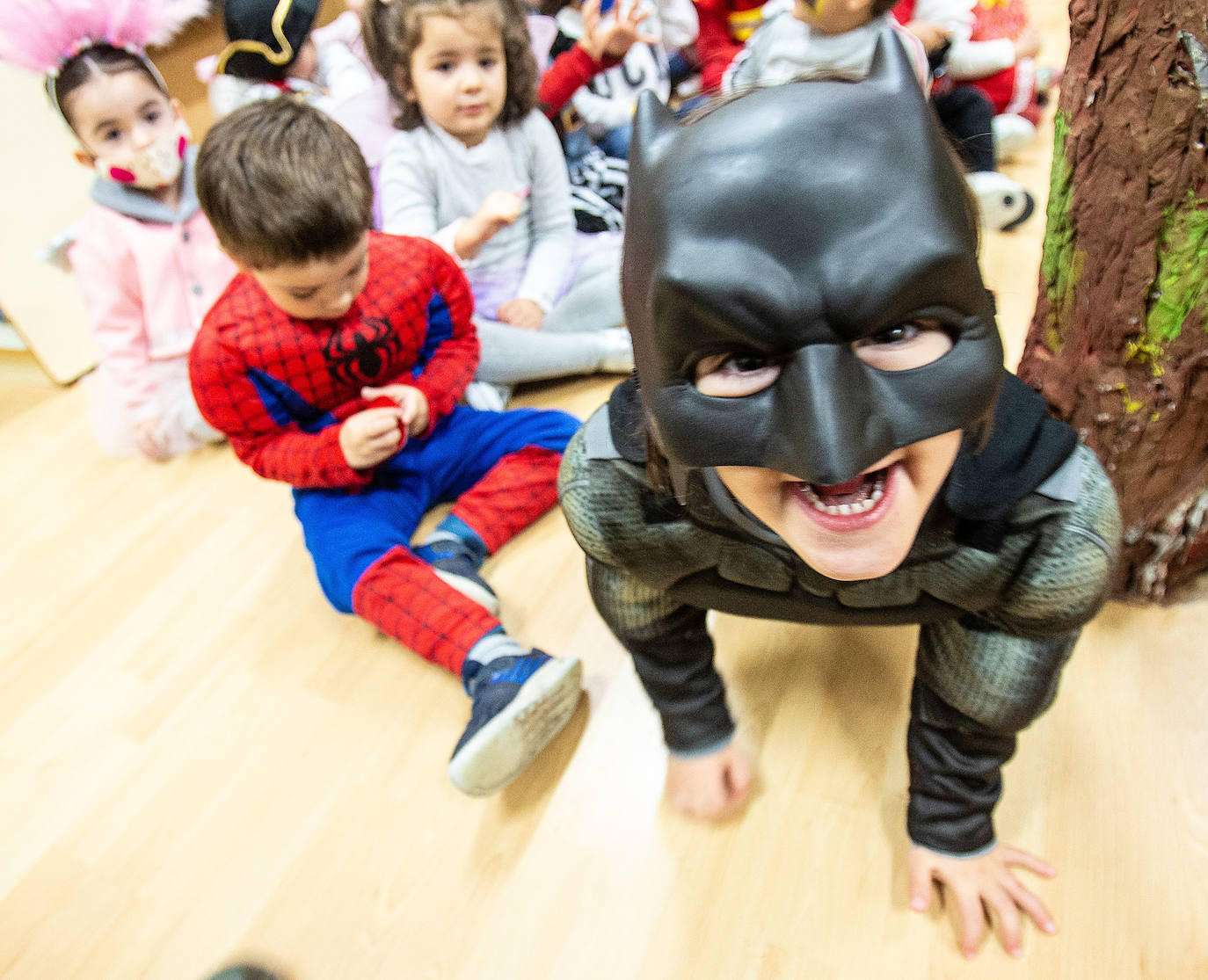 Los niños de Oviedo llenan de color los colegios