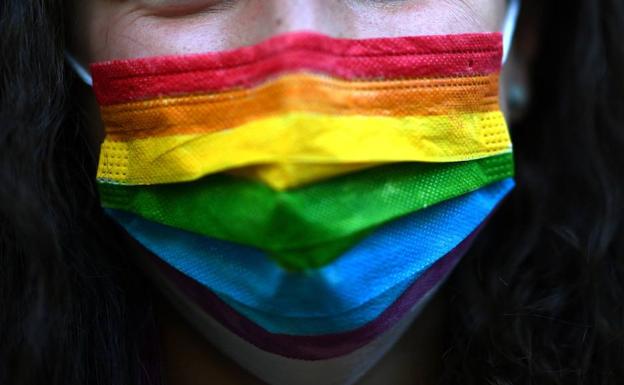 Polémica en Italia por incluir a los homosexuales como «sujetos con conductas de riesgo» ante la covid