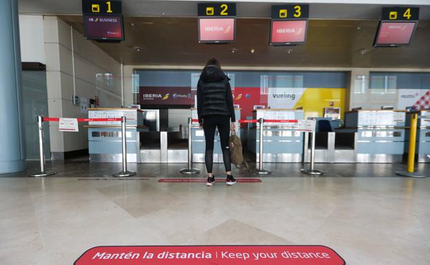 La covid se lleva el 81% del pasaje del aeropuerto asturiano