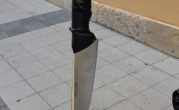Detenido un joven por amenazar con un cuchillo a los viandantes en Oviedo