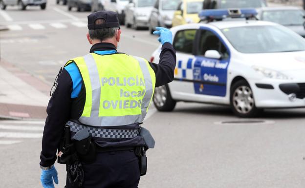Un niño de 4 años, herido al ser atropellado por una moto en Oviedo