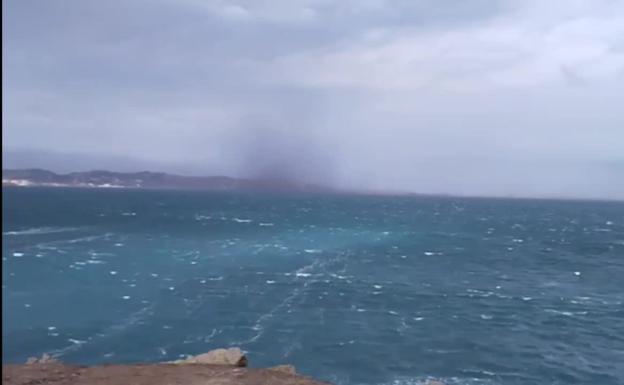 El viento levanta el carbón de El Musel