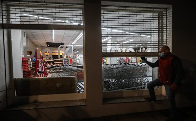 El TSJA rechaza la apertura de los bares hasta decidir si el cierre es justificado