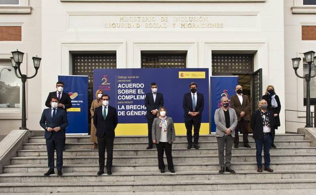 Los sindicatos piden tramitar como ley el complemento de maternidad para mejorarlo